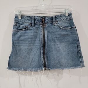 We The Free Womens Mini Denim Jean Skirt Size 25 Zip Front Fringe Hem Y2K Preppy